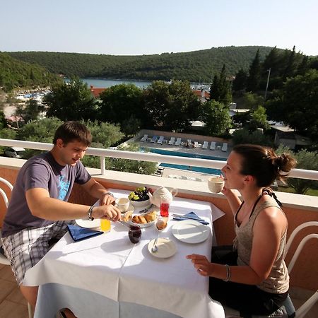 Hotel Carmen Krnica Bagian luar foto