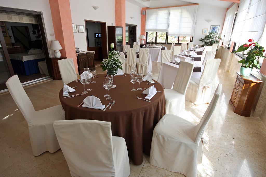 Hotel Carmen Krnica Bagian luar foto