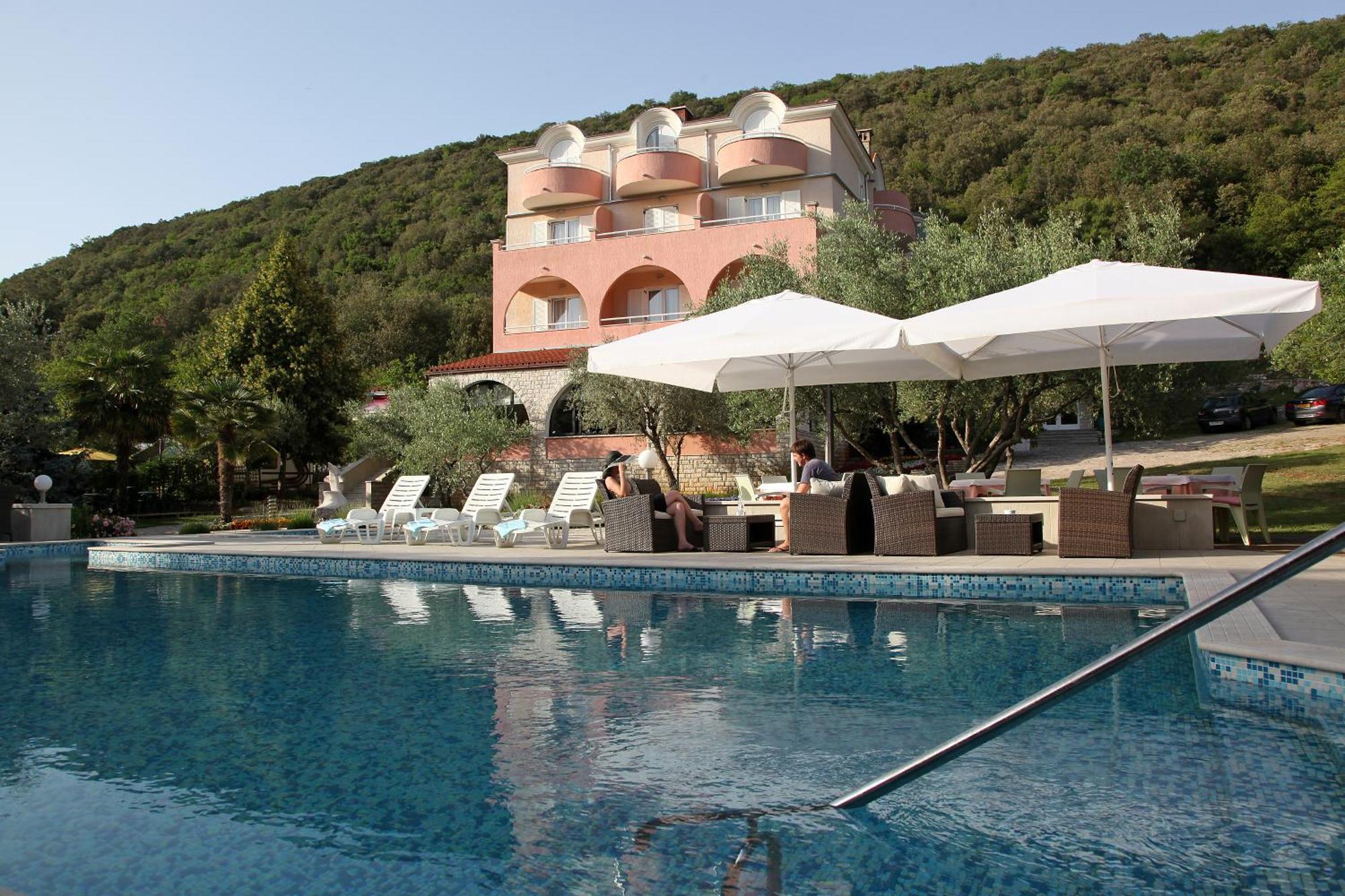 Hotel Carmen Krnica Bagian luar foto